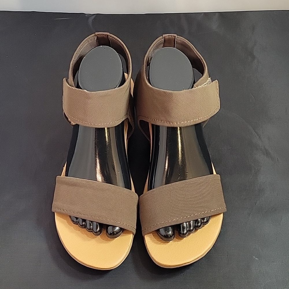 BRAND NEW BARETRAPS DOUBLE VELCRO STRAP OPEN TOE WOMEN"S SANDAL - Picture 2 of 13